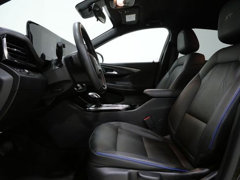 Used 2025 Buick Envista Sport Touring image 12