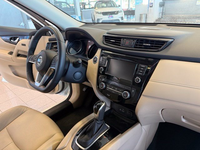 Used 2018 Nissan Rogue SV w/ Sun & Sound Touring Package AWD/4WD image 29