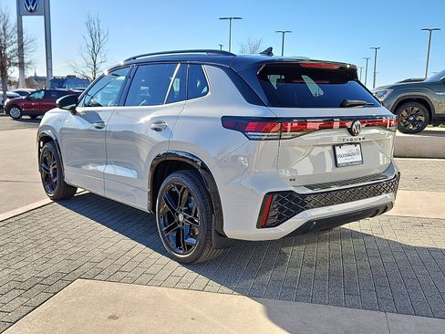 New 2026 Volkswagen Tiguan SE R-Line image 2