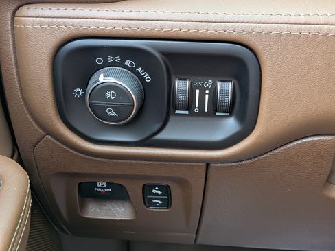 Used 2019 RAM 1500 Limited AWD/4WD image 21