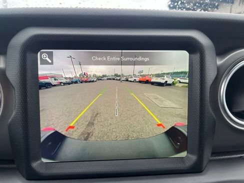Used 2022 Jeep Gladiator Rubicon w/ LED Lighting Group AWD/4WD image 17