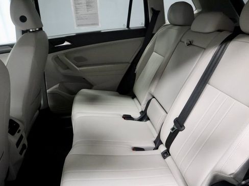 Used 2022 Volkswagen Tiguan SE image 21