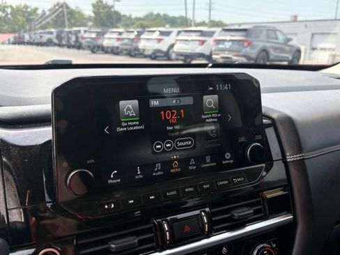Used 2023 Nissan Pathfinder Platinum AWD/4WD image 17