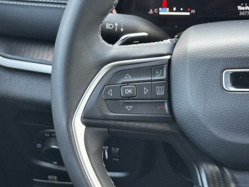 Used 2025 Jeep Grand Cherokee Altitude AWD/4WD image 13