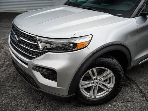 Used 2023 Ford Explorer XLT image 2