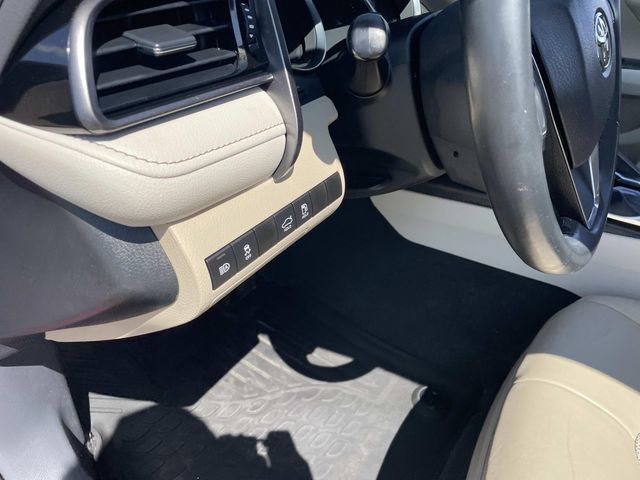 Used 2020 Toyota Camry XLE FWD image 25