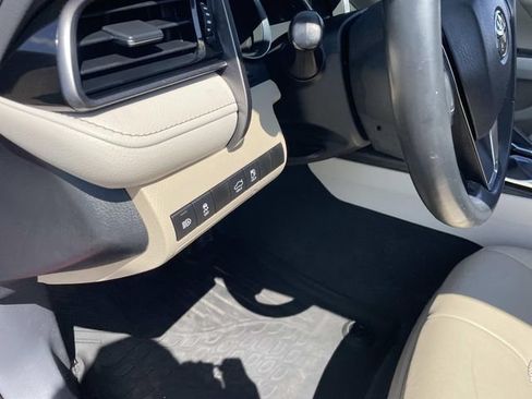 Used 2020 Toyota Camry XLE FWD image 25