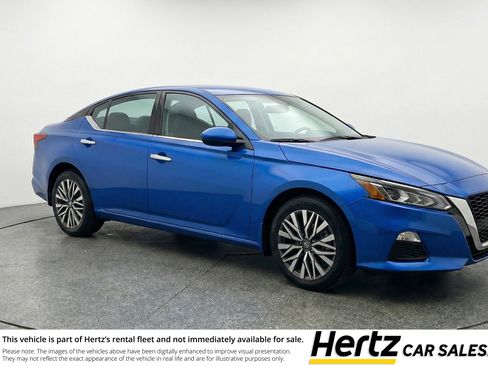 Used 2025 Nissan Altima 2.5 SV image 1