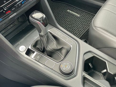 Used 2023 Volkswagen Tiguan SE w/ Panoramic Sunroof Package image 22
