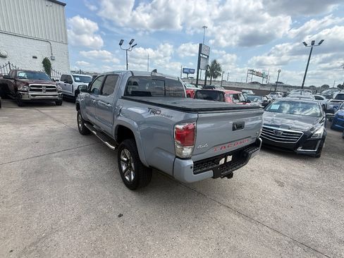 Used 2019 Toyota Tacoma SR image 9