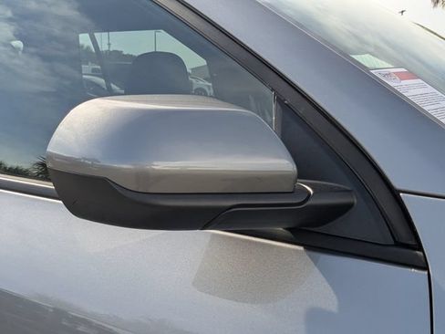 Used 2025 Chevrolet Equinox LT AWD/4WD image 13