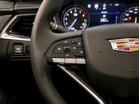 Used 2023 Cadillac XT6 Premium Luxury w/ Technology Package AWD/4WD image 18
