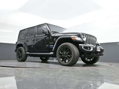 Used 2022 Jeep Wrangler Unlimited Sahara w/ Cold Weather Group image 31