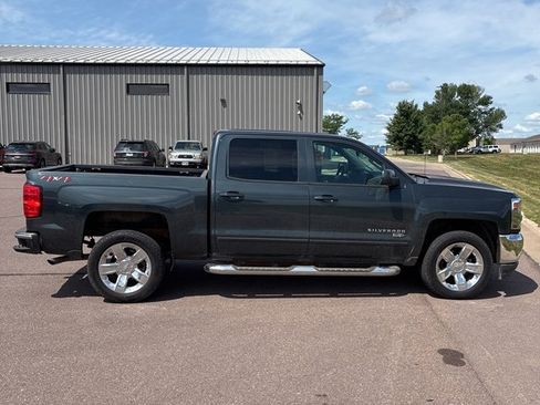 Used 2018 Chevrolet Silverado 1500 LT w/ LT Eassist Package AWD/4WD image 5