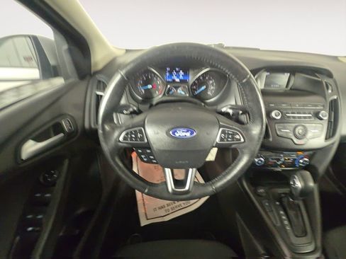 Used 2018 Ford Focus SE w/ Cold Weather Package image 12