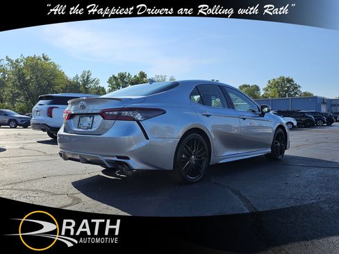 Used 2021 Toyota Camry XSE image 6