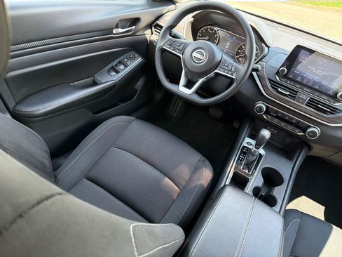 Used 2025 Nissan Altima 2.5 SV FWD image 22