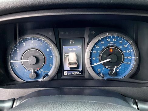 Used 2017 Toyota Sienna XLE image 25