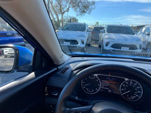 Used 2025 Nissan Sentra SV image 34