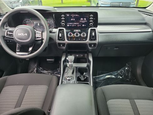 Used 2023 Kia Sorento LX AWD/4WD image 9