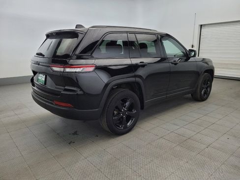 Used 2023 Jeep Grand Cherokee Limited w/ Luxury Tech Group II image 10