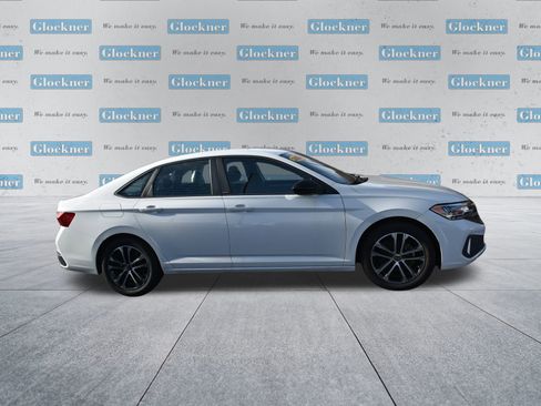 Used 2024 Volkswagen Jetta Sport image 4