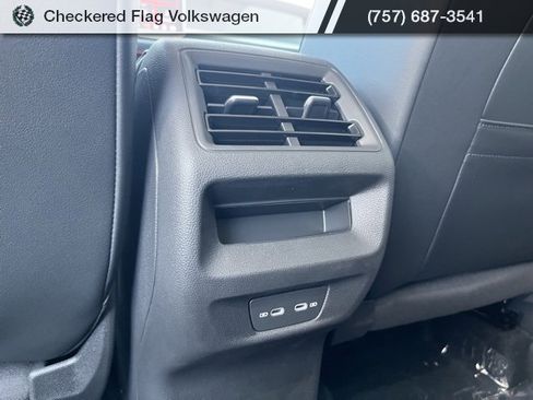 New 2025 Volkswagen Tiguan SE image 55