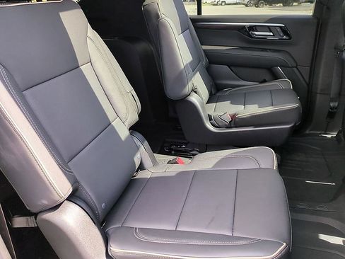 New 2026 Chevrolet Suburban Premier w/ Sun And Tow Package AWD/4WD image 39
