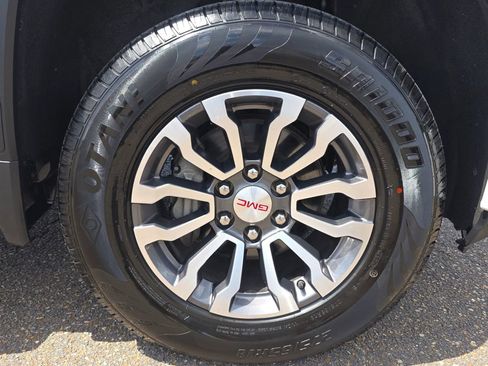Used 2020 GMC Sierra 1500 AT4 w/ AT4 Premium Package AWD/4WD image 11