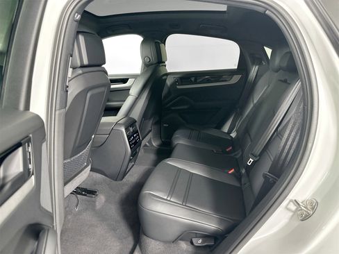 Certified 2025 Porsche Cayenne Coupe image 27