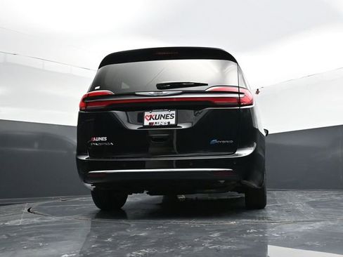 Used 2024 Chrysler Pacifica Limited FWD image 59