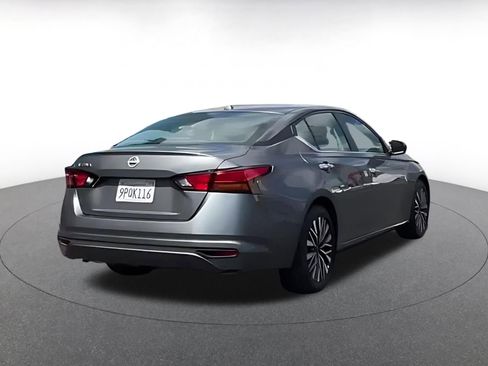 Used 2025 Nissan Altima 2.5 SV FWD image 11