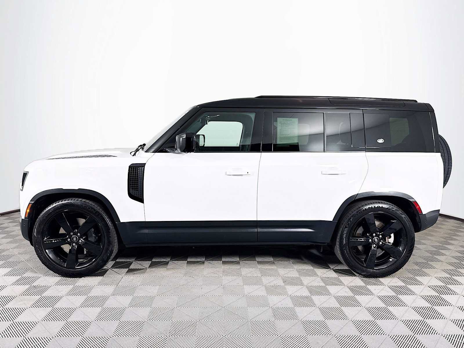 Used 2024 Land Rover Defender 110 S AWD/4WD image 8