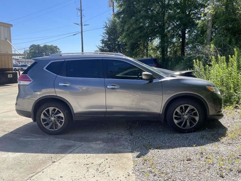 Used 2016 Nissan Rogue SL w/ SL Premium Package FWD image 2