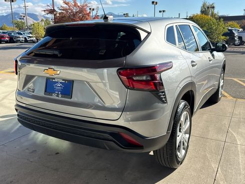 Certified 2025 Chevrolet Trax LS image 3