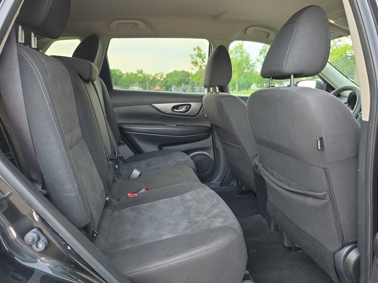 Used 2016 Nissan Rogue SV w/ SV Premium Package AWD/4WD image 26