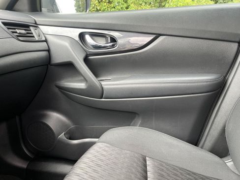 Used 2018 Nissan Rogue S AWD/4WD image 27