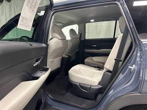 Used 2025 Toyota Grand Highlander AWD image 44