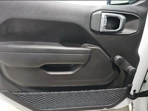 Used 2024 Jeep Wrangler Sport image 7