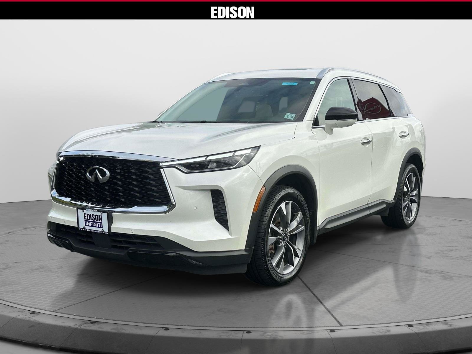 Used 2023 INFINITI QX60 Luxe w/ Cargo Package AWD/4WD image 2