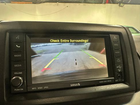 Used 2011 Volkswagen Routan SEL FWD image 10