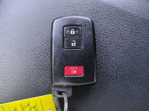 Used 2018 Toyota Tacoma TRD Off-Road AWD/4WD image 27