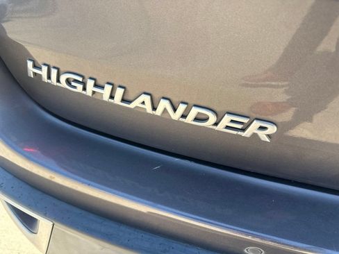 Used 2019 Toyota Highlander Limited Platinum FWD image 9