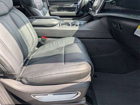 New 2026 Jeep Grand Wagoneer Summit image 33