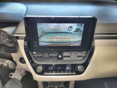 Used 2024 Toyota Corolla Cross LE FWD image 17