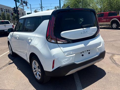 Used 2024 Kia Soul LX FWD image 7