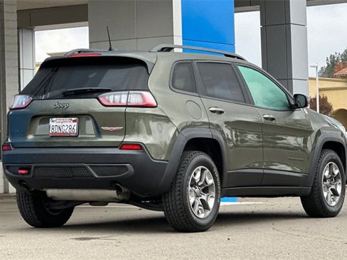 Used 2019 Jeep Cherokee Trailhawk image 5