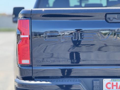 New 2026 Chevrolet Silverado 3500 High Country w/ Midnight Edition AWD/4WD image 7