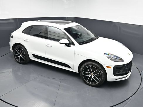Used 2025 Porsche Macan AWD/4WD image 19
