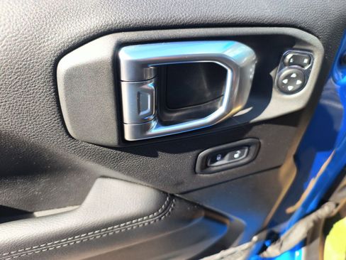 Used 2023 Jeep Wrangler Unlimited Sahara image 21